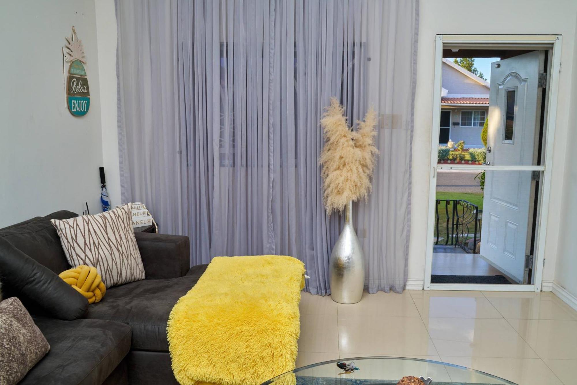 Caribbean Estates, 10 Mins From The Beach, Beautiful Gated Community Portmore Kültér fotó
