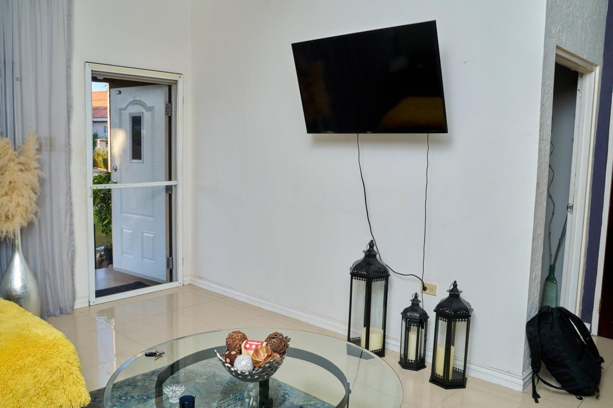Caribbean Estates, 10 Mins From The Beach, Beautiful Gated Community Portmore Kültér fotó